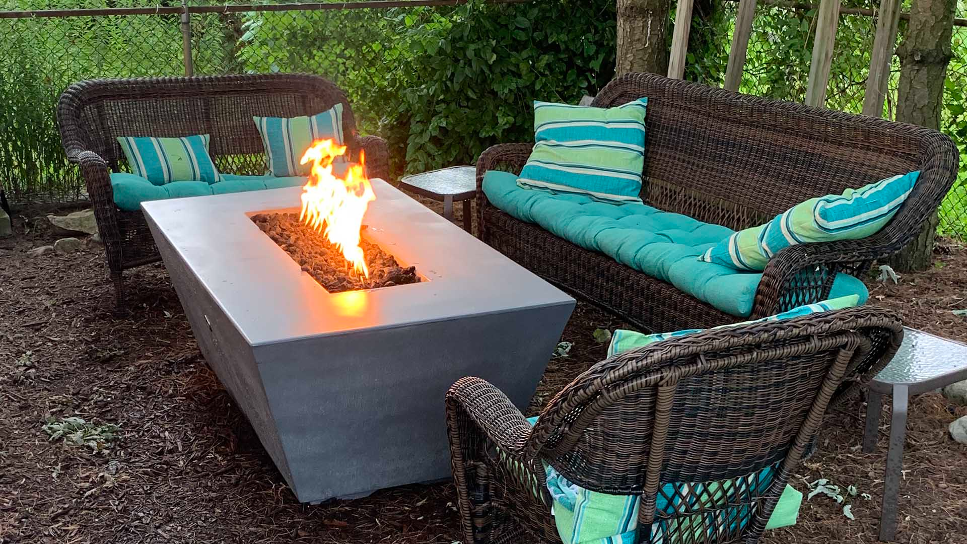 The Outdoor Plus Angelus Fire Pit - Concrete & Metal Colection